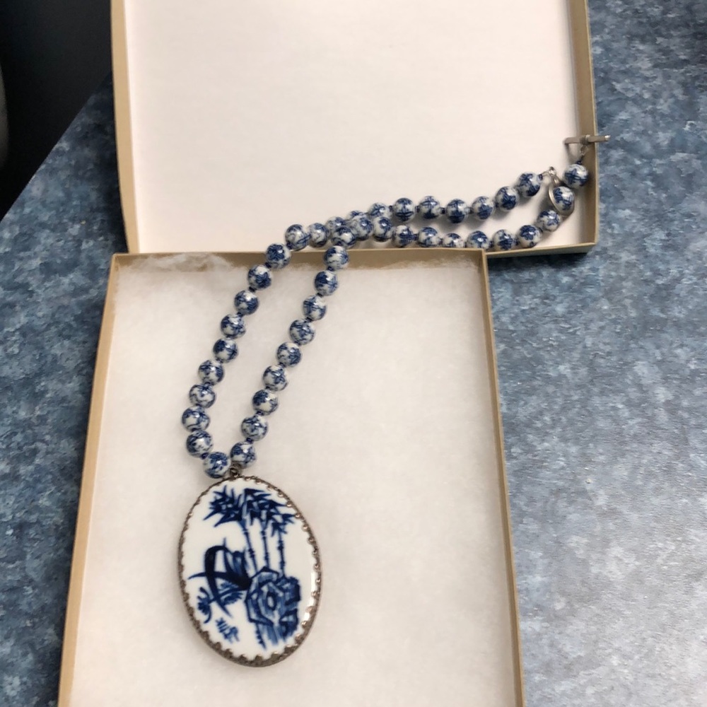 Make a statement with this necklace!